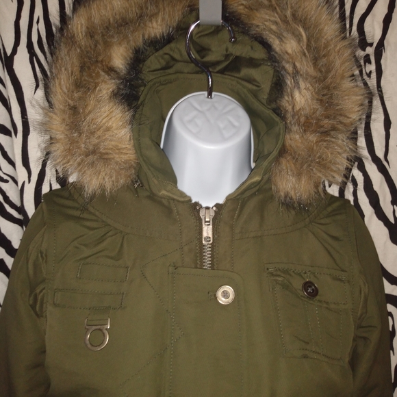 Army green cropped winter coat with fur hood - Picture 6 of 7